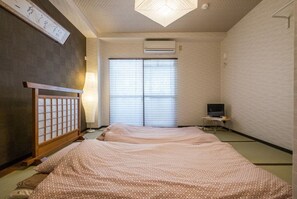 1 室のベッドルーム、デスク、WiFi (無料)、ベッドシーツ