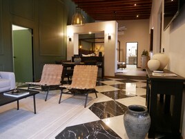 Deluxe Villa | Living area