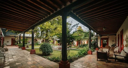 Hotel Hostal El Farol