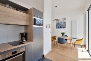 Kühlschrank, Mikrowelle, Ofen, Geschirrspüler