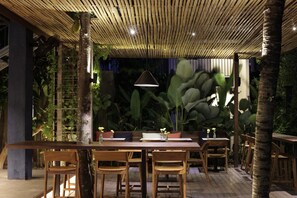 아침 식사, 점심 식사, 저녁 식사 제공, 세계 요리