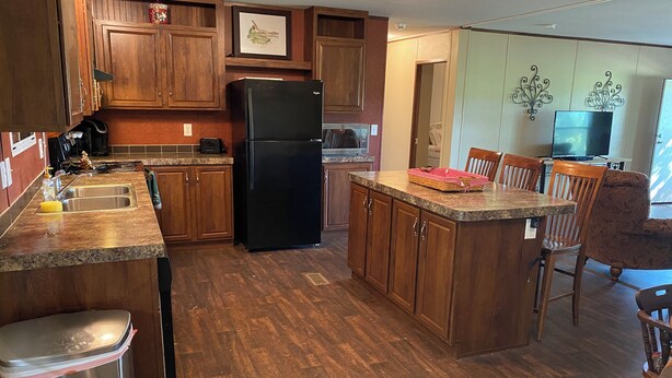 Coffee/tea maker, fridge, microwave, oven - Aggie Game day in the country outside of College Station!  (Cameron)
