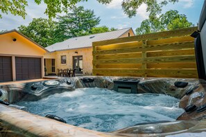 Terrace/patio - He Said She Shed - Comfortable Glam (Fredericksburg)