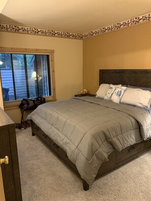 3 slaapkamers, een bureau, een strijkplank/strijkijzer, gratis wifi