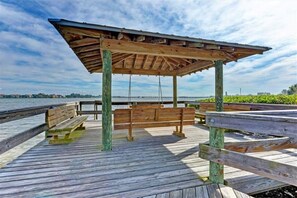 Unclassified image, 4 of 21, button