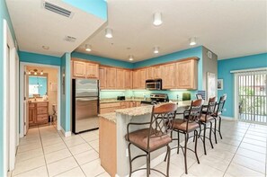 Unclassified image, 3 of 21, button