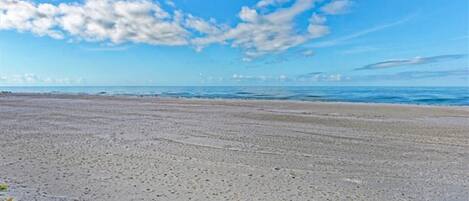Una spiaggia nelle vicinanze
