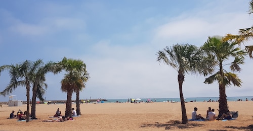 Recent comfortable villa : private heated swimming pool and close to the beaches