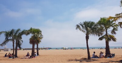 Recent comfortable villa : private heated swimming pool and close to the beaches