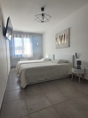 3 bedrooms, desk, iron/ironing board, travel cot