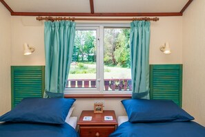 2 bedrooms, bed sheets