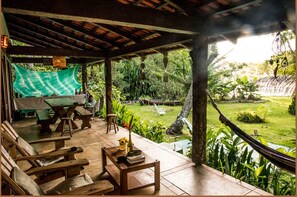 Outdoor dining - Casa em Frente a Praia nas Margens do Rio Sahy (SP)