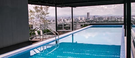 Outdoor pool, a heated pool