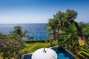 Outdoor pool - Aquamarine Seaview - Oceanfront villa with Private Pool (Bunutan)