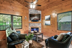 Älytelevisio, takka, pöytäjalkapallopöytä