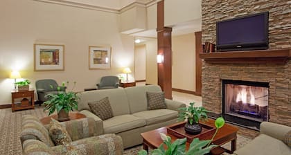 Relaxing Retreat in Stafford! Shared Indoor Pool + FREE Breakfast