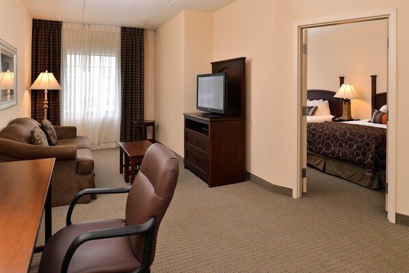 1 bedroom, laptop workspace, iron/ironing board, free WiFi - Relaxing Retreat in Stafford! Shared Indoor Pool + FREE Breakfast (Stafford)