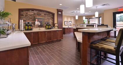 Great for Business Travelers! King Suite in Tomball | Shared Outdoor Pool + 24h Fitness Center