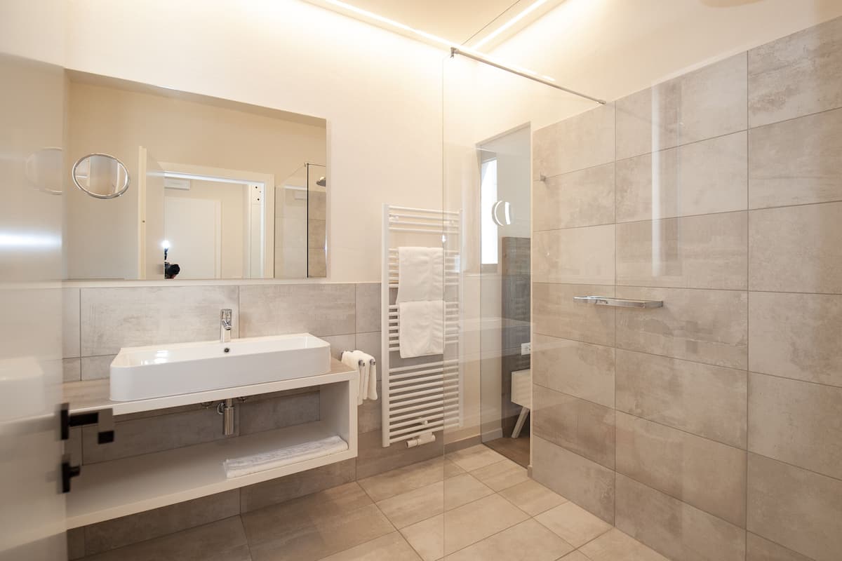 superior double room | bathroom | hair dryer, bidet, towels