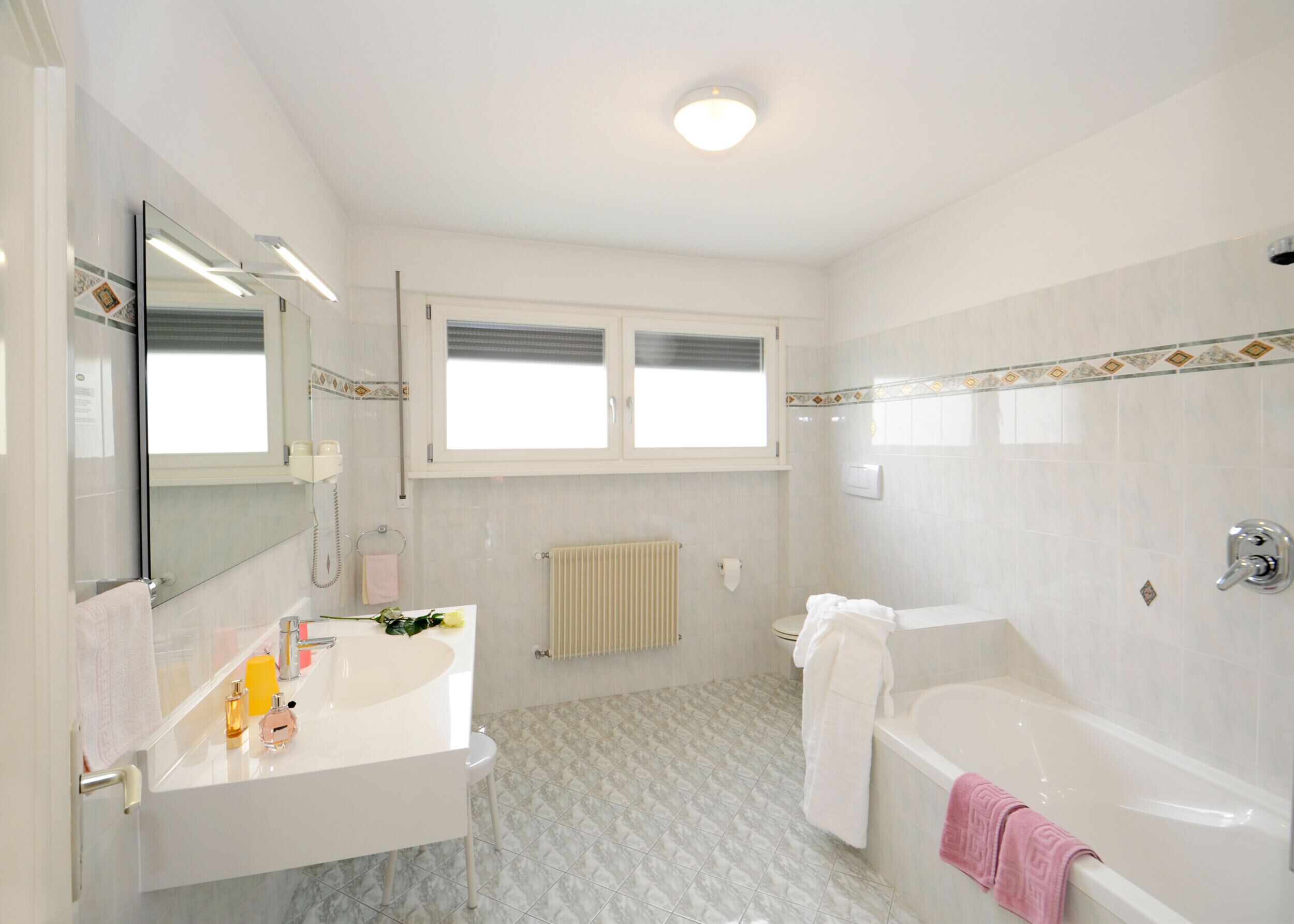 double room, 1 king bed, non smoking, garden view | bathroom | hair dryer, bidet, towels