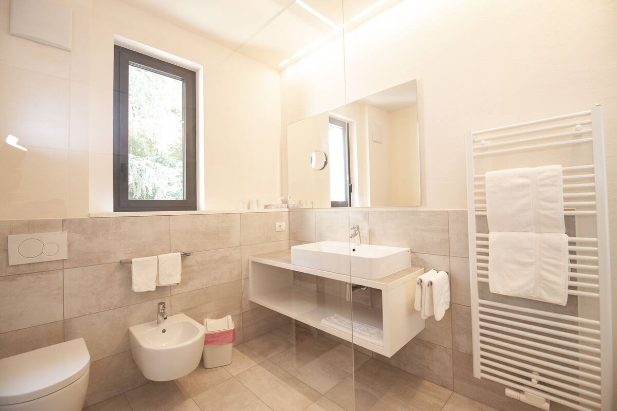 superior double room | bathroom | hair dryer, bidet, towels