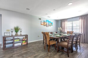 Dining - Sarasota 3 Bedroom House with salted water pool near Siesta Key (Sarasota)