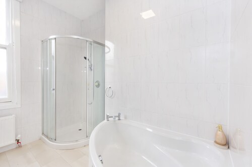 Portland Apartment - sleeps 3 guests  in 2 bedrooms