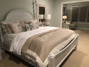 3 bedrooms, iron/ironing board, travel crib, free WiFi - An Oasis of Relaxation 30 day min stay-3900/month (St. Simons Island)