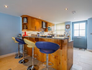 冷蔵庫、電子レンジ、オーブン、食器洗い機