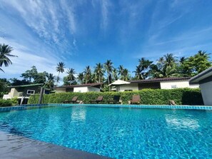Outdoor pool - Wanpratheep Village Kohphangan (Ko Pha-ngan)