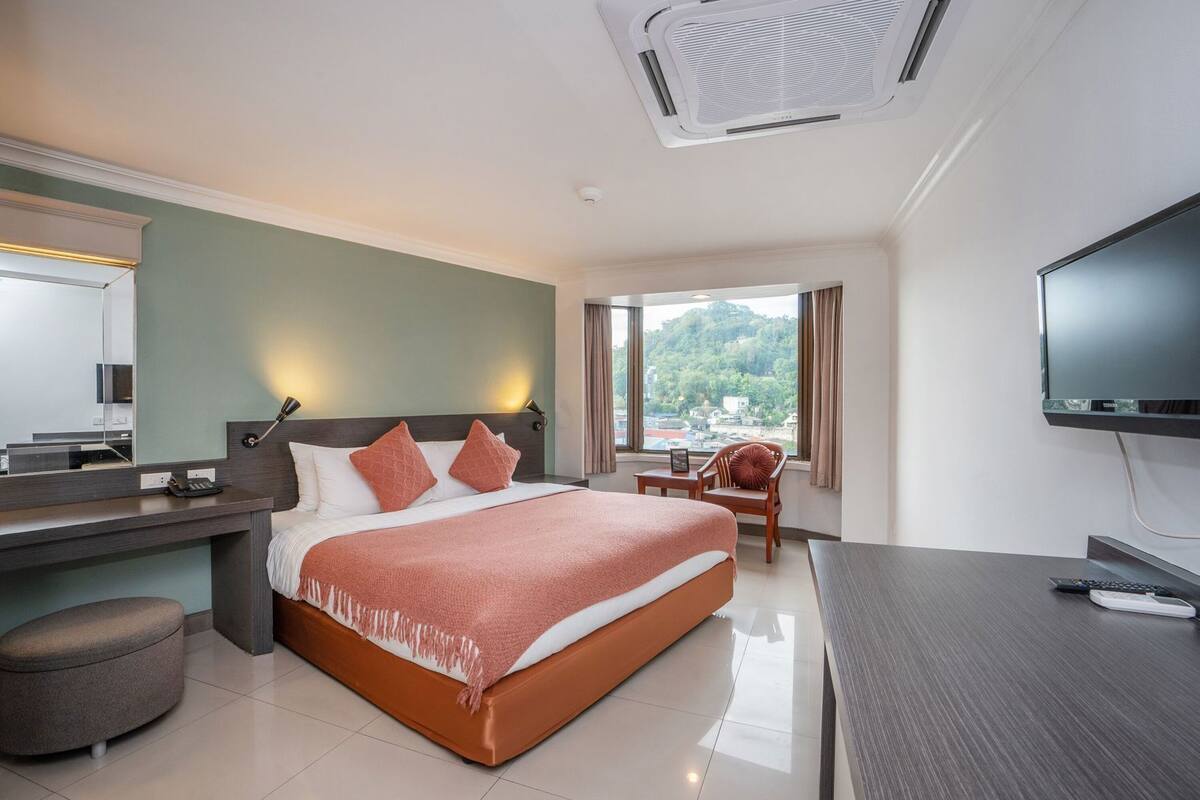 In-room safe, desk, blackout drapes, soundproofing