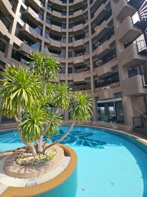 Outdoor pool, open 7:00 AM to 10:00 PM, sun loungers - I Pavilion Hotel Phuket (Phuket)