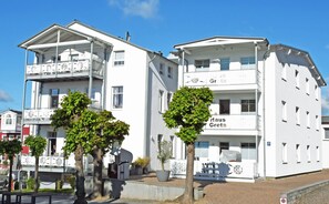 Exterior - 05 Ferienwohnung Greta mit Balkon - Appartementhaus Greta im Ostseebad (Sellin)