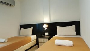 Basic Double or Twin Room | Desk, WiFi (free) - GEORGETOWN HOTEL (George Town)