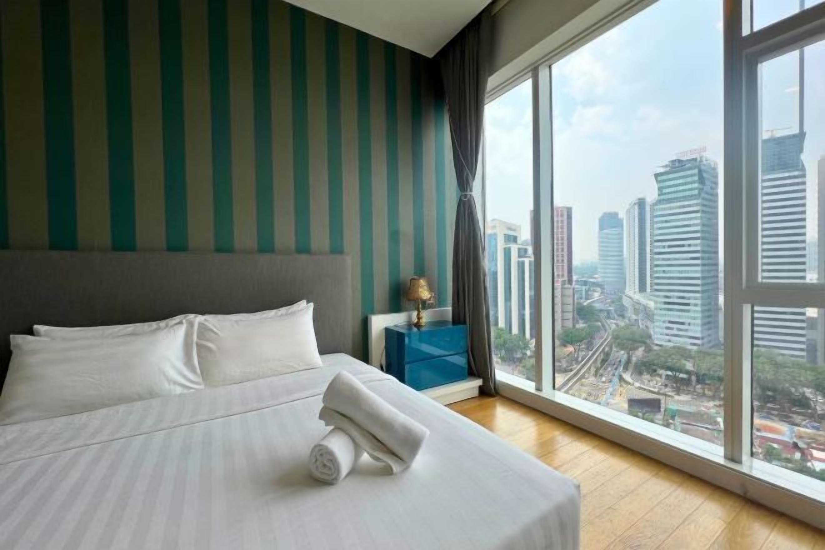 Muebles diferentes y sistema de insonorización 