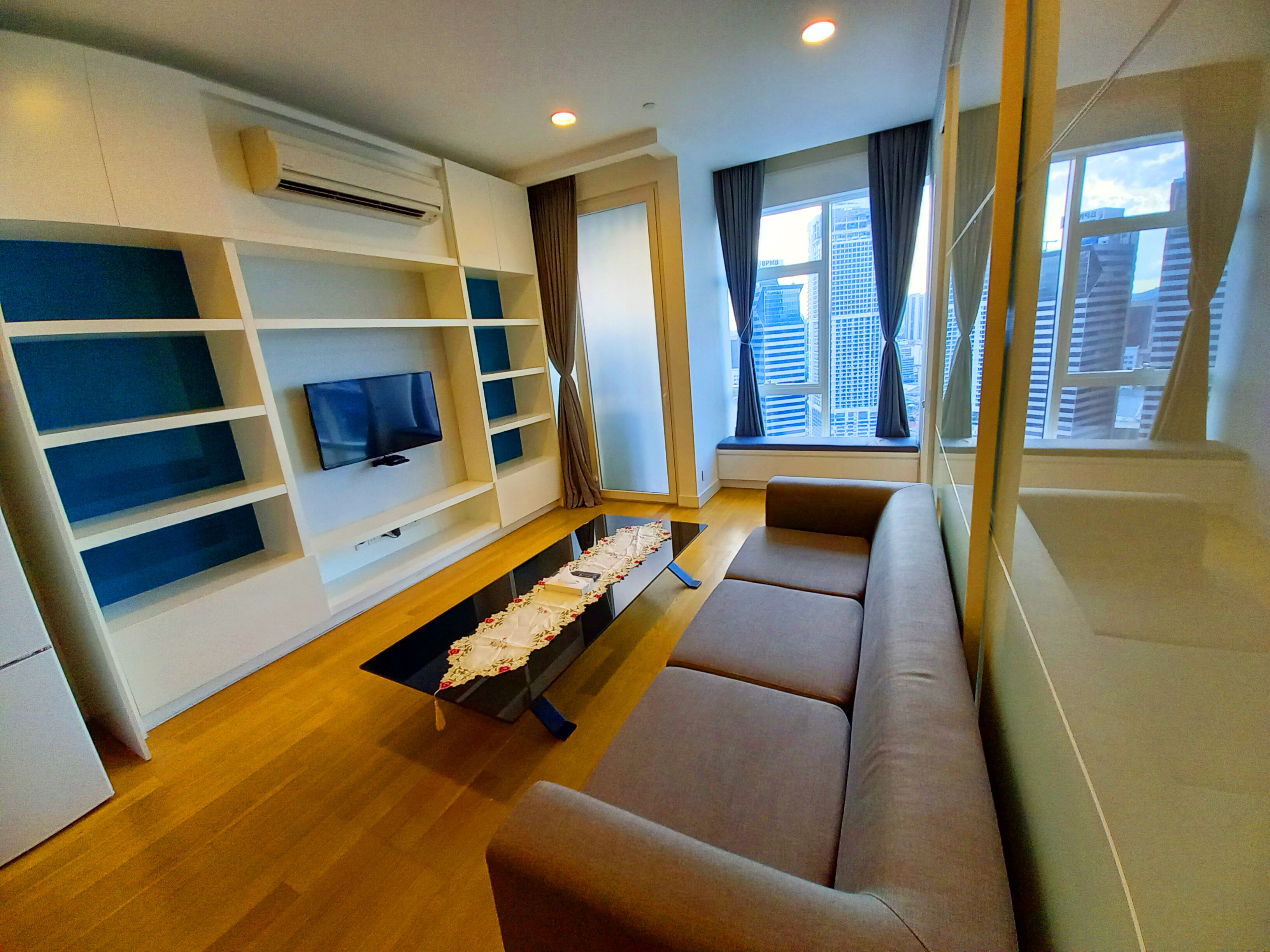 40-inch LCD TV with cable channels, TV