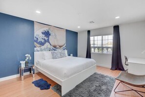 5 bedrooms, desk, soundproofing, iron/ironing board