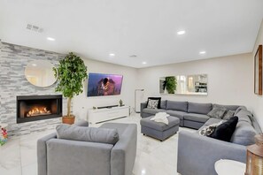 Smart TV, fireplace, video game console, table football - Buddha Play | Modern | Pool & Spa Near Vegas strip (Henderson)