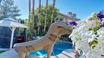 Una piscina riscaldata