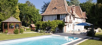 Beautiful Norman House with private pool 