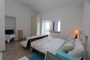 1 bedroom, free WiFi, bed sheets