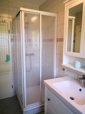 Shower, hair dryer - Ferienhäuschen am Fleesensee (Göhren-Lebbin)