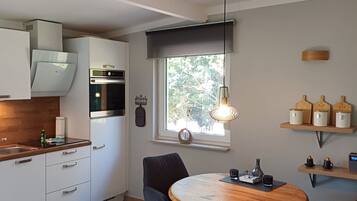 Fridge, oven, dishwasher, coffee/tea maker