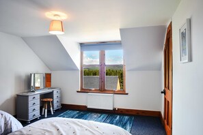 3 bedrooms, desk, iron/ironing board, travel cot - A home in the Scottish Highlands. (Dulnain Bridge)