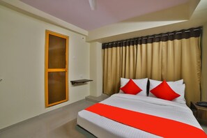 Deluxe Room - Hotel Madhuram (Surat)