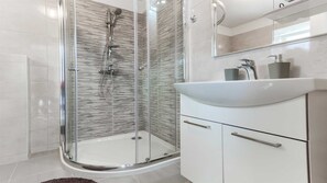 Shower, towels