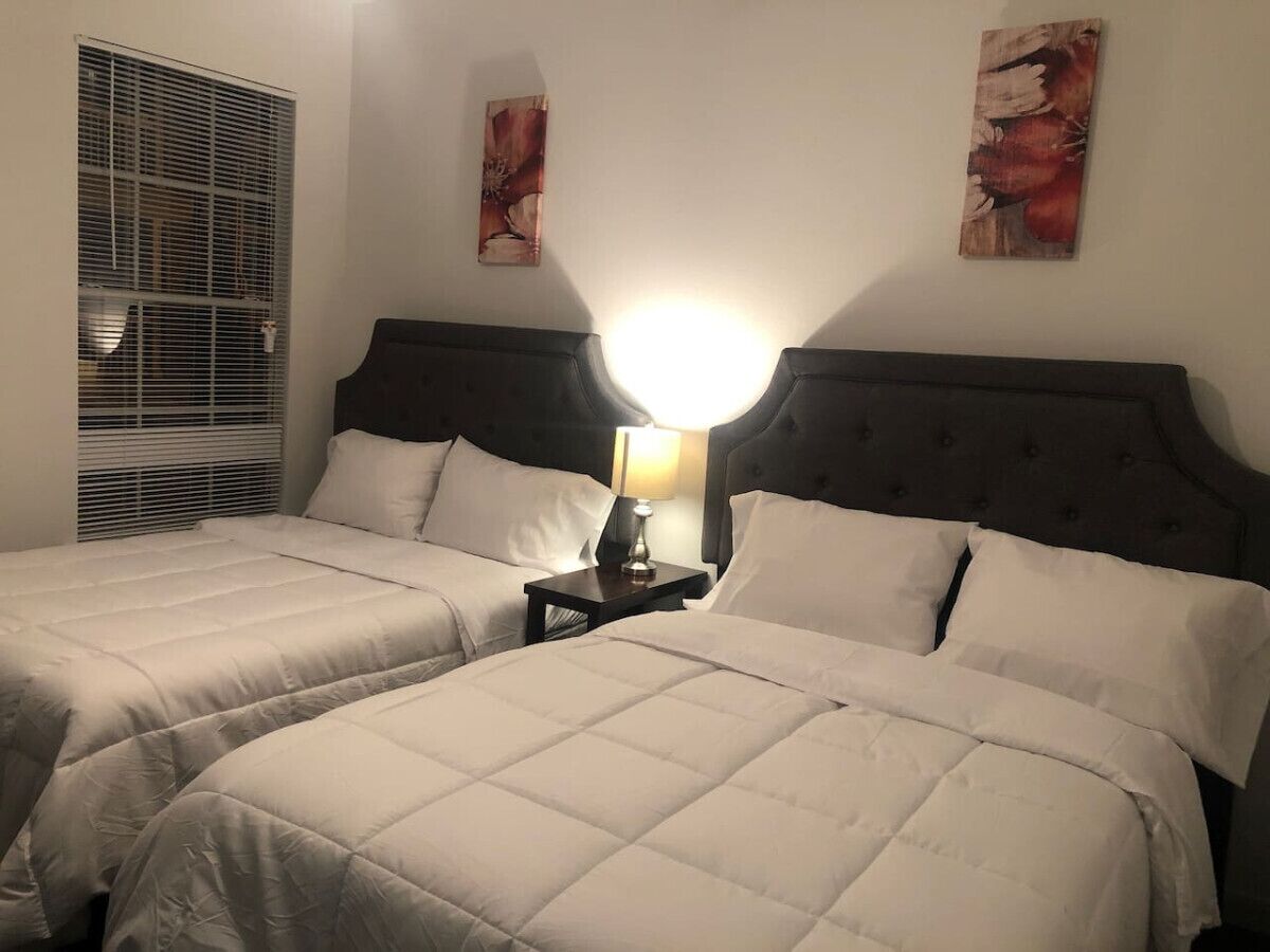 2 bedrooms, desk, iron/ironing board, WiFi