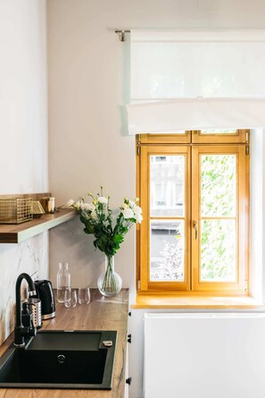 Suite – premium | Eget kjøkken | Kjøleskap, ovn, kokeplater og oppvaskmaskin