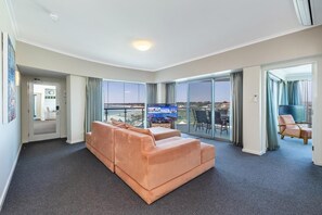 Smart TV, DVD player, books, stereo