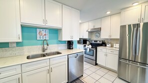 Full-sized fridge, microwave, oven, stovetop - South Seas T4- 306: Beautiful end unit condo, Beach Front (Marco Island)